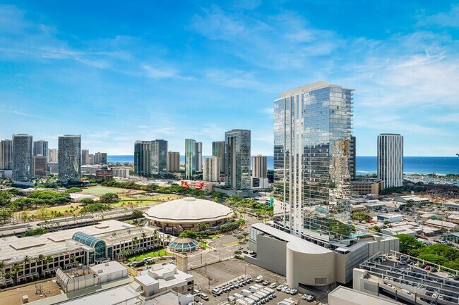 Building Photo - 801 S King St