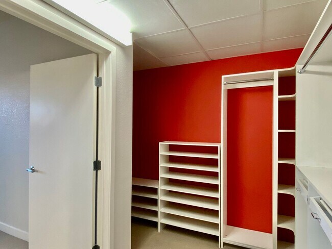 Building Photo - Modern Plant 51 Condo with Downtown Views | Secure Access | GE Café Appliances | Dogs Welcome