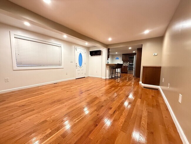 Building Photo - 7 Southbridge St Ct