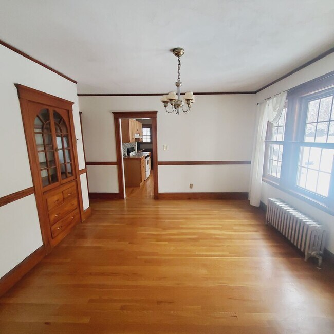 Building Photo - Charming Roslindale 2 Bd 1 Bath w Garage and Green Space