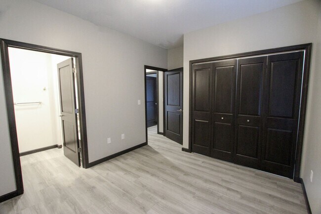 Building Photo - New! Beautiful 2 Bed, 2 Bath Apartment in ...