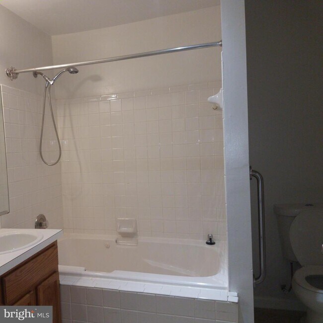 Building Photo - 9812 Lake Point Ct