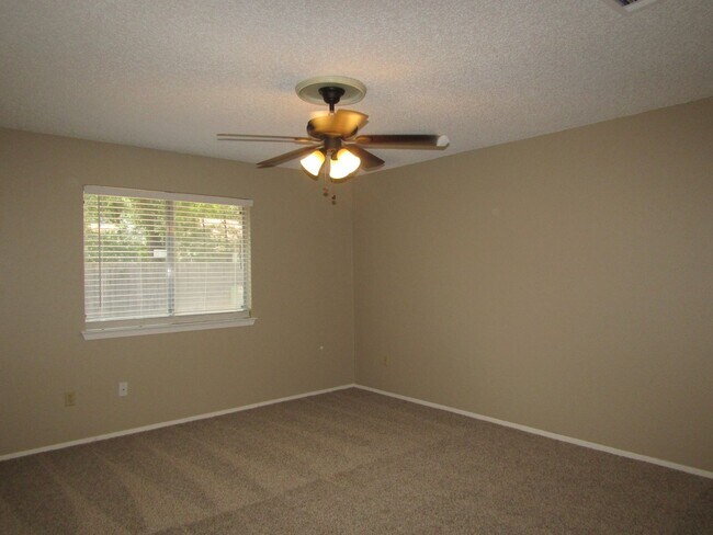 Building Photo - 7612 Islander Dr