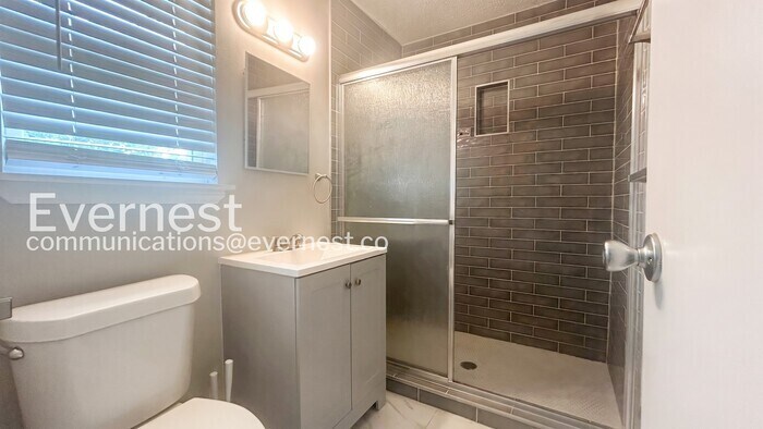 Building Photo - 1224 Plum St