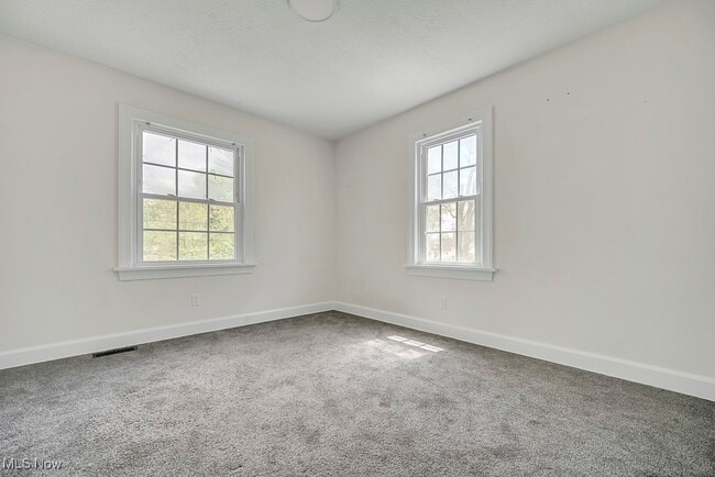 Building Photo - 1215 Sunford Ave SE