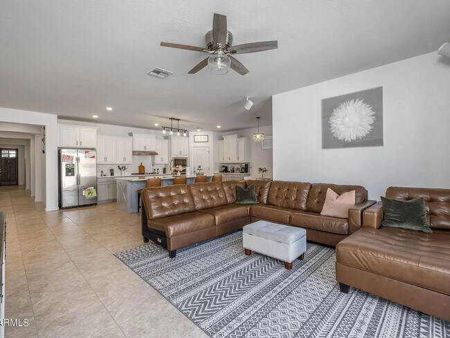 Building Photo - 10218 E Wavelength Ave