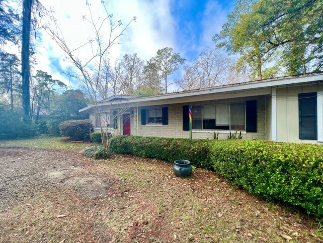 Building Photo - 1116 Pinecrest Dr