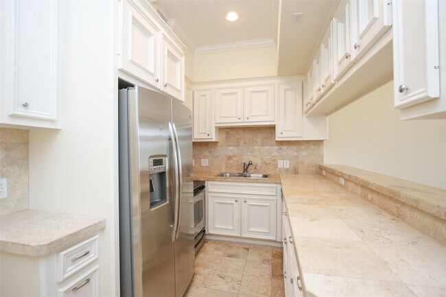 Building Photo - 2701 Helena St