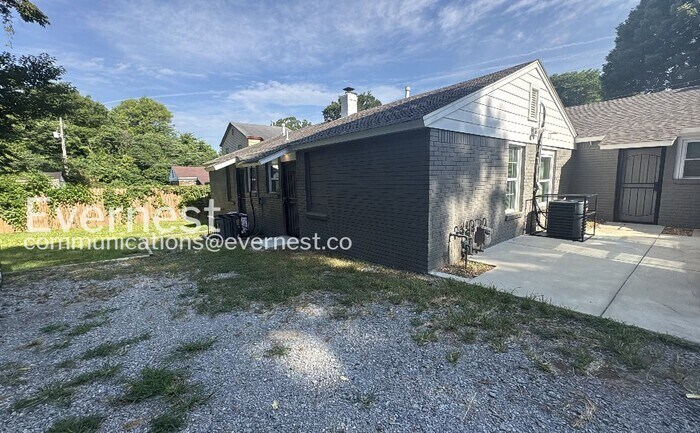 Building Photo - 129 Majuba Ave