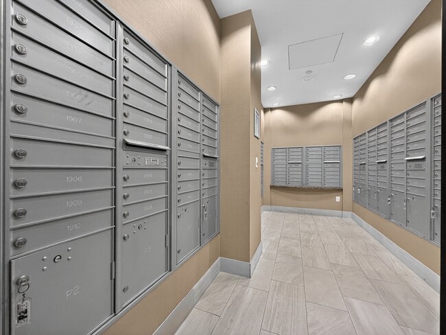 Building Photo - 737 Olive Wy