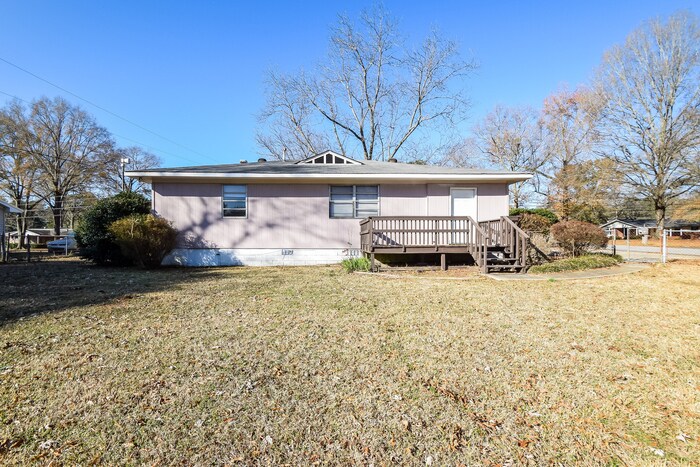 Building Photo - 3224 Poplar Ln