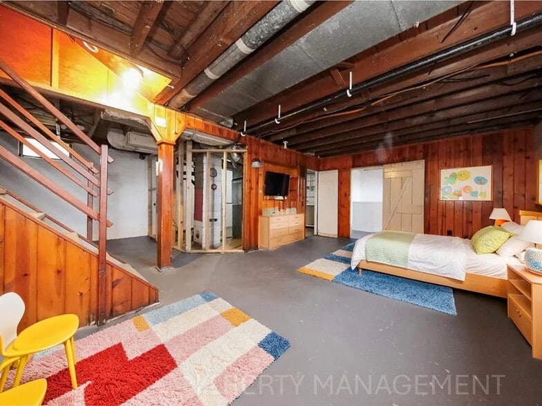 Building Photo - 1330 W 14th St