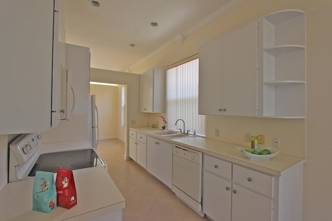 Building Photo - 200 S Hampton Dr