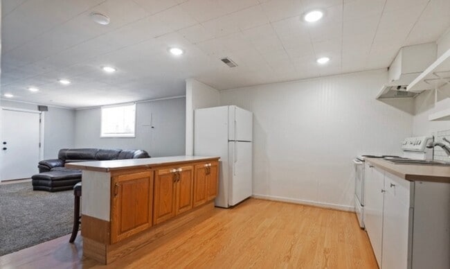 Building Photo - 1865 S Spring Creek Dr