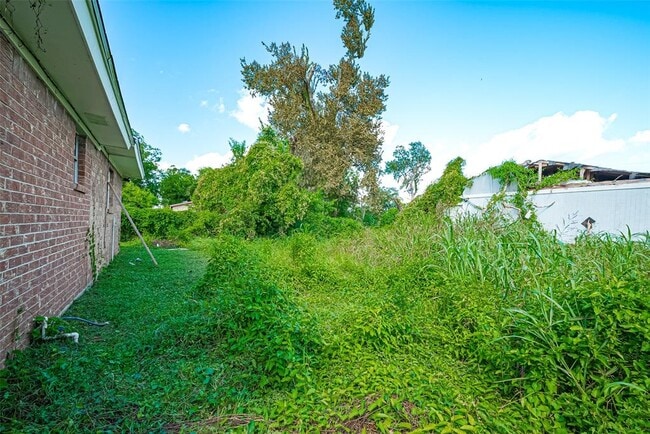 Building Photo - 227 N Austin Dr