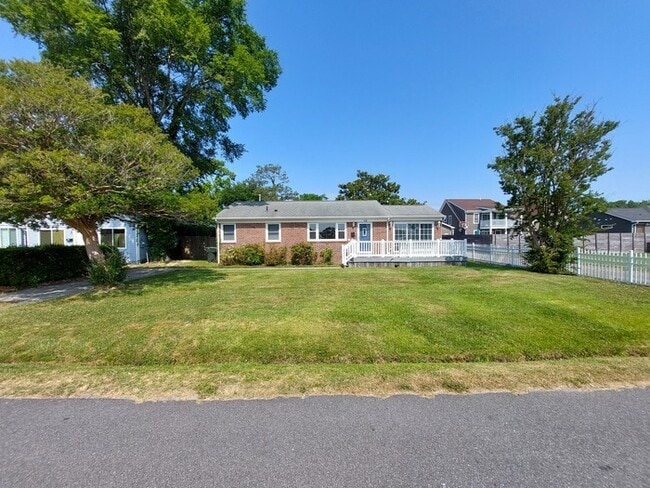 Building Photo - CUTE AND COZY 3 BEDROOM HOME AT BUCKROE BEACH FOR RENT!!!