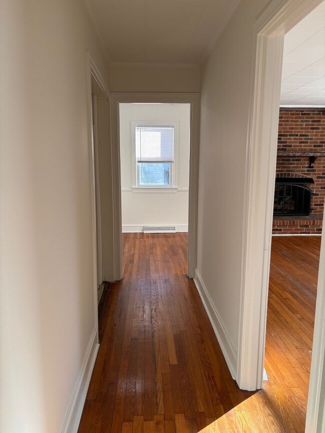 Building Photo - 3 BED, 1 BATH HOME IN GREYSTONE AREA, $1450 MONTH, $1450 DEPOSIT