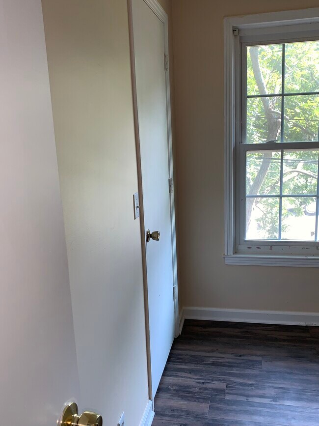 Building Photo - 803 Holder Ct