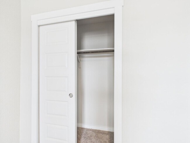 Building Photo - Beautiful Bar W Ranch Home – Hill Country Charm with Modern Comforts