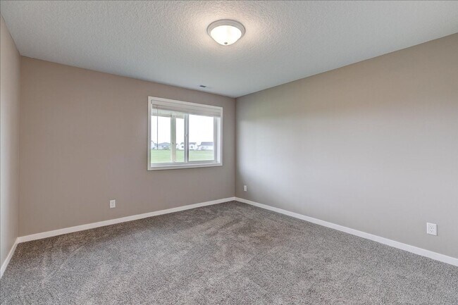 Building Photo - House for Rent in Des Moines/Ankeny