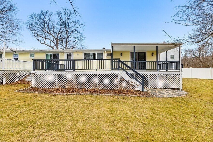 Building Photo - 44 Rhodes Cir