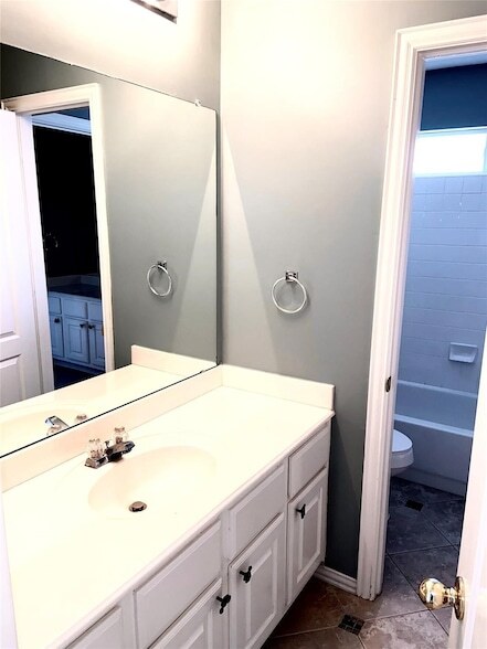 Building Photo - 4605 Hinton Dr