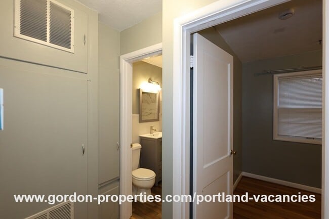 Building Photo - SE Flavel St - Woodstock 3 bedroom home with single car garage