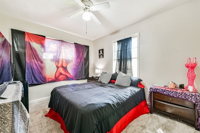 Building Photo - 222 Linda St