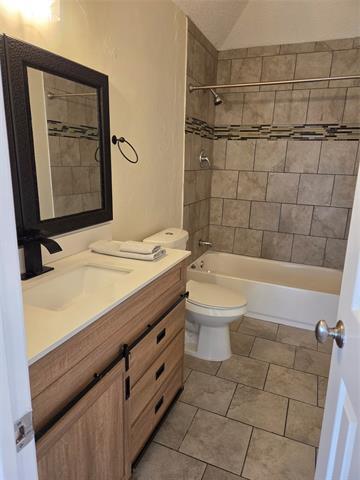 Building Photo - 452 Leisure Ln