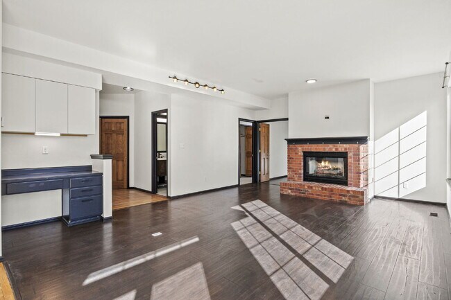 Building Photo - Huge Open-Concept Home in the Vibrant Briargate Neighborhood!