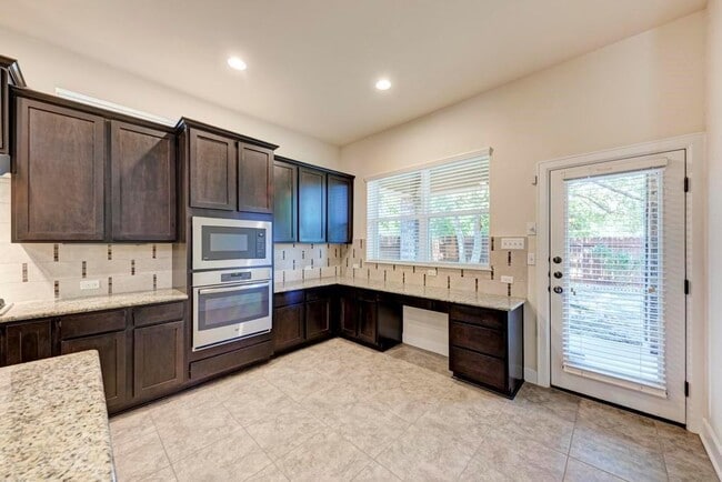 Building Photo - 321 Navigator Dr