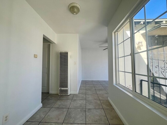 Building Photo - 10523 Mansel Ave