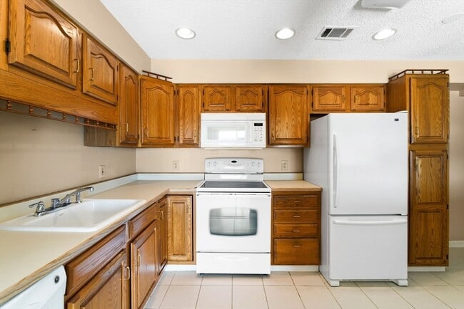 Building Photo - 1006 Paradise Rd