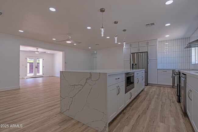 Primary Photo - 3035 E Heatherbrae Dr