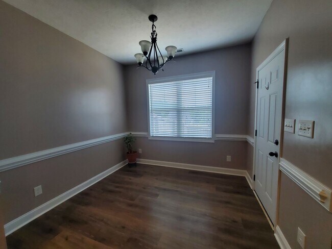 Building Photo - 2244 Lakedale Dr