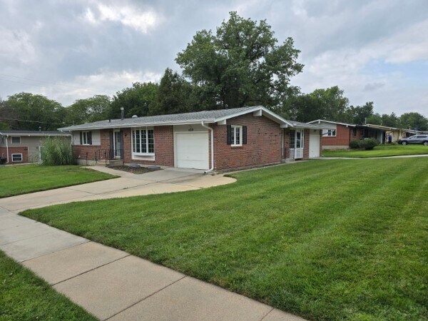 Building Photo - 420 Steinway Rd