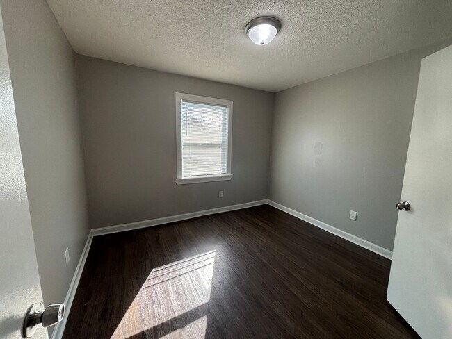 Building Photo - 3803 Kalamath Cove