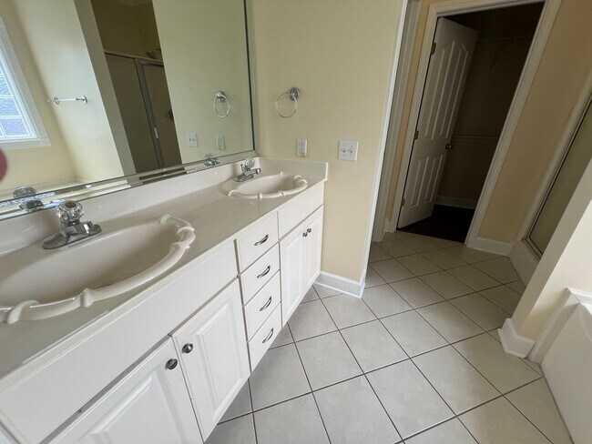 Building Photo - 2627 Isaiah Dr