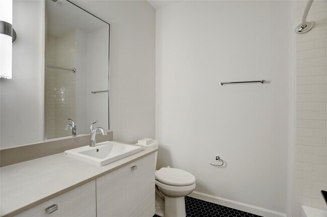 Building Photo - 1715 Maravilla Dr