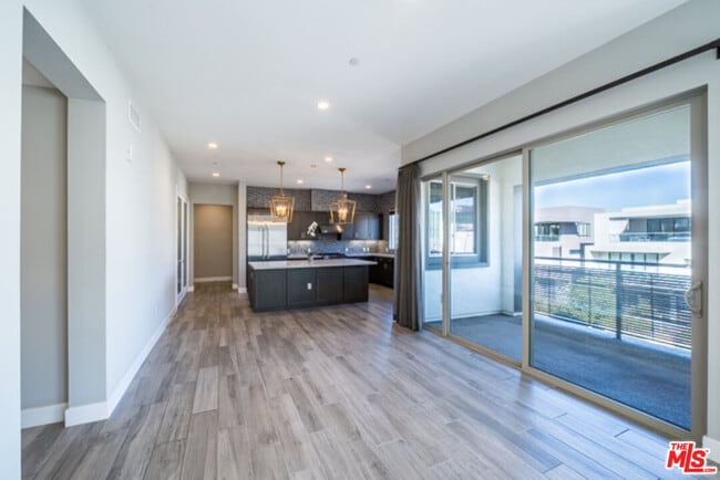 Building Photo - 5837 Village Dr