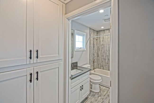 Building Photo - 202 Whiting St