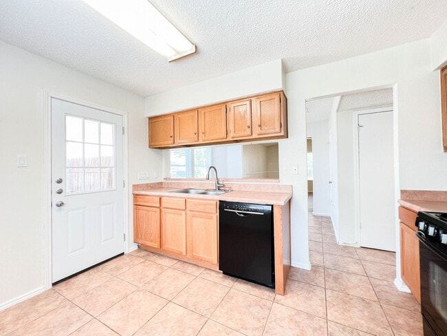 Building Photo - 1301 Pitcairn Dr