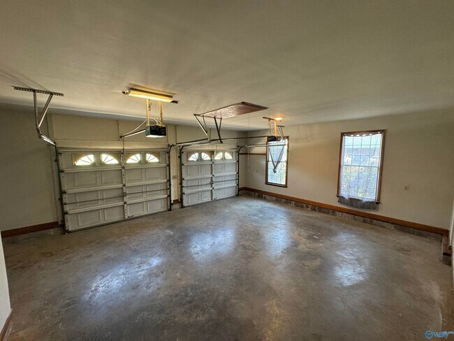 Building Photo - 120 Roy Dr