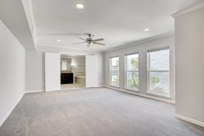 Building Photo - 7527 Del Monte Dr