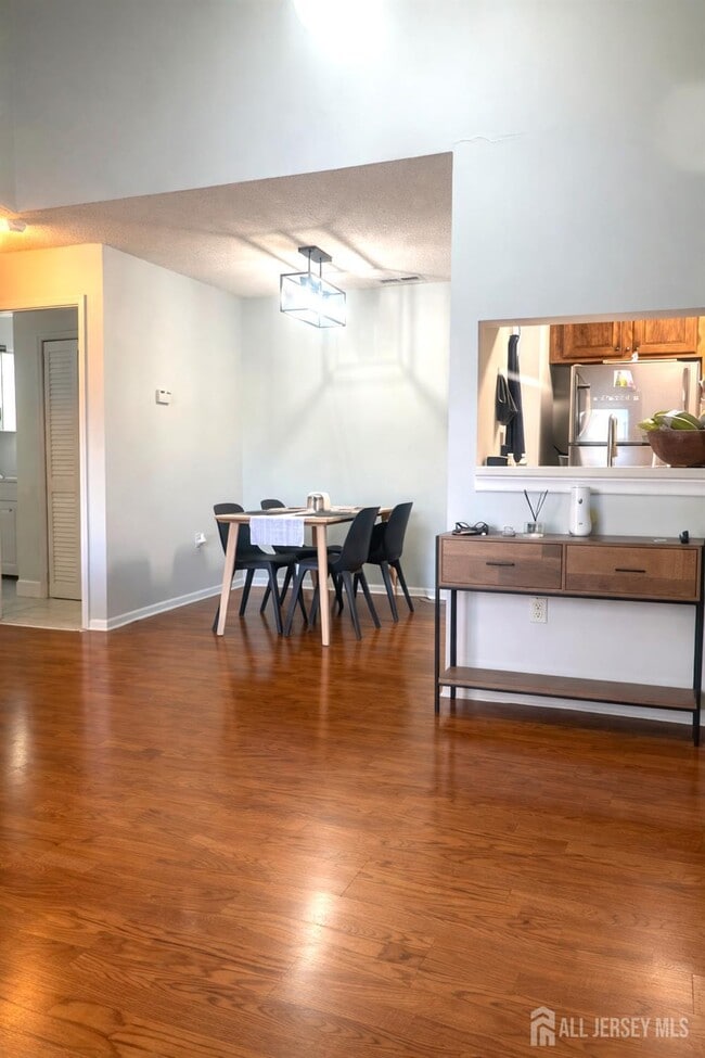 Building Photo - 4910 Ravens Crest Dr