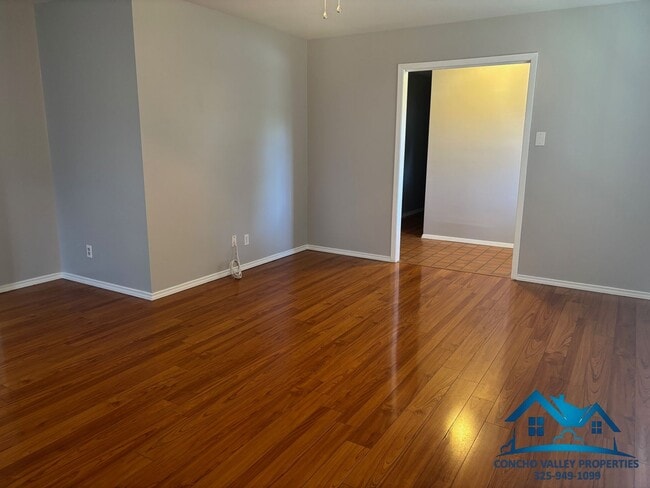 Building Photo - For Rent - 4 Bed/2 Bath near ASU