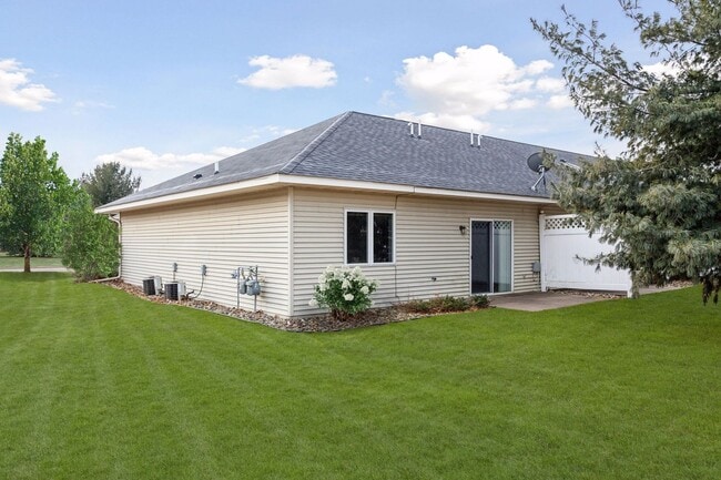 Building Photo - New Stainless Steel Appliances