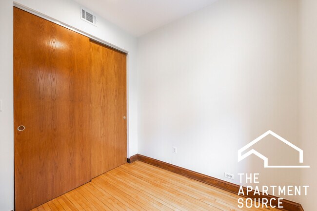Building Photo - 3249 W Evergreen Ave