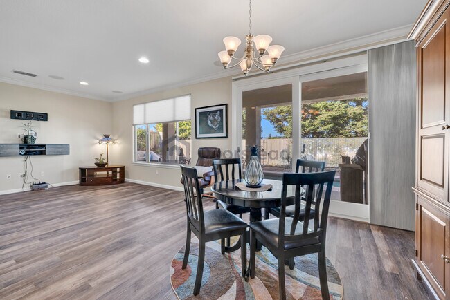 Building Photo - 400 Plover Ct