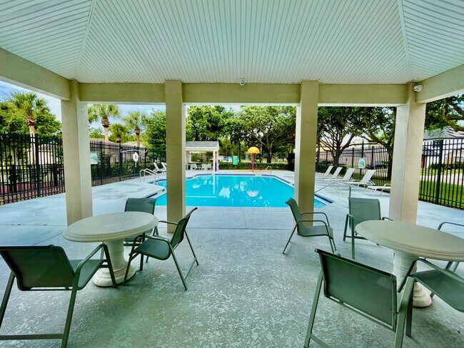 Building Photo - Modern 4-Bed, 2-Bath Solar-Powered Home Near UCF